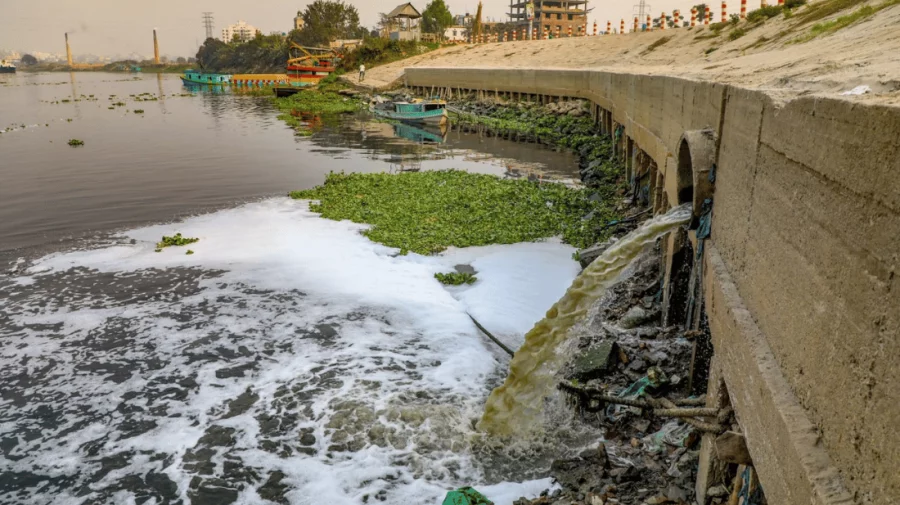 424 outlets discharge 330 tons of waste into Dhaka rivers daily