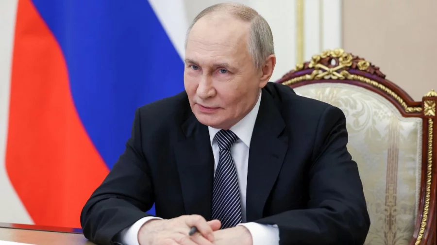 Putin urges global youth to work together to change the world